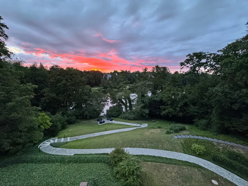 Exklusives Wohnen am Halensee – Lichtdurchflutete 3-Zimmer-Wohnung mit Seeblick in Grunewald — photo 1